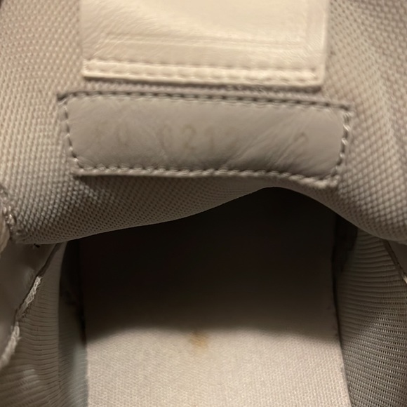 LV trainer sneaker (1A8WAX) - Picture 7 of 8